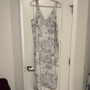 Lululemon Athletica Gray Patterned Midi Dress